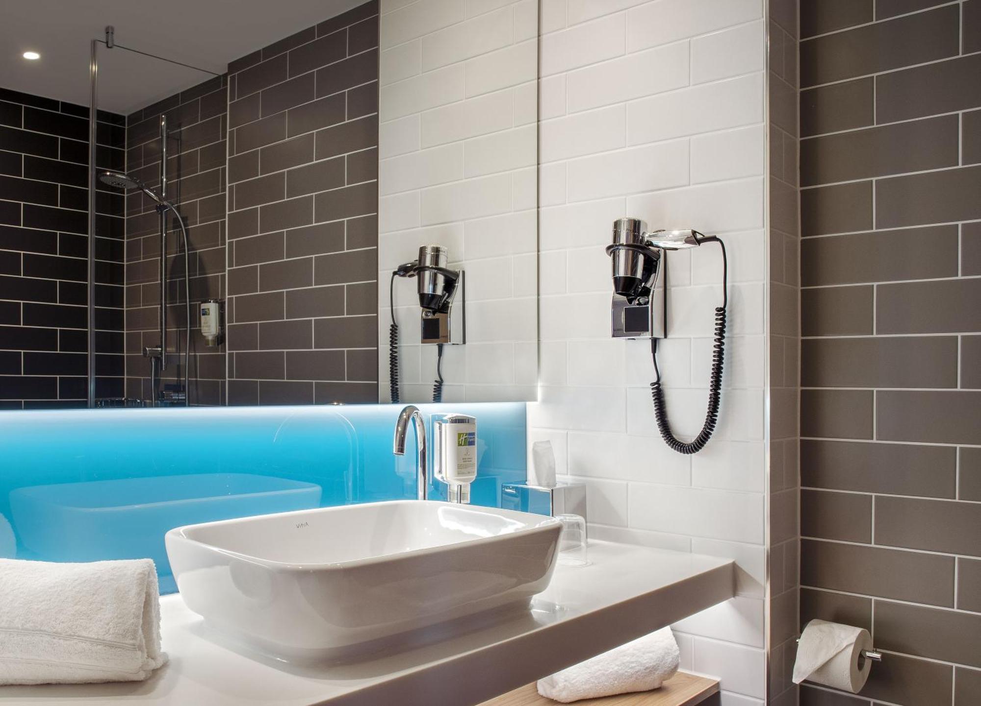 Holiday Inn Express Karlsruhe - City Park By Ihg Eksteriør bilde